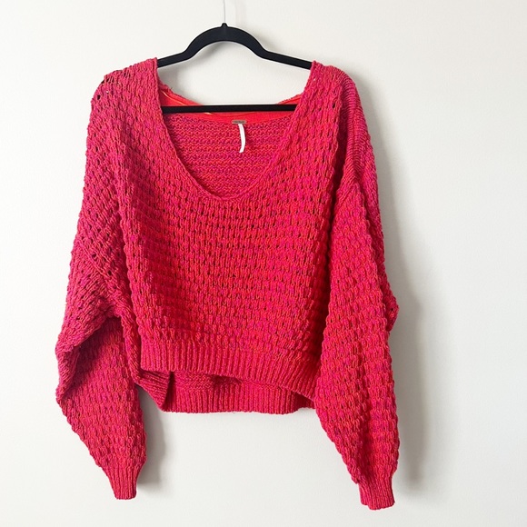 Free People Coconut V Neck Sweater in Dragonfruit open knit size small - Picture 2 of 6